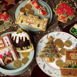 Buckingham Palace Festive Facade Decoration